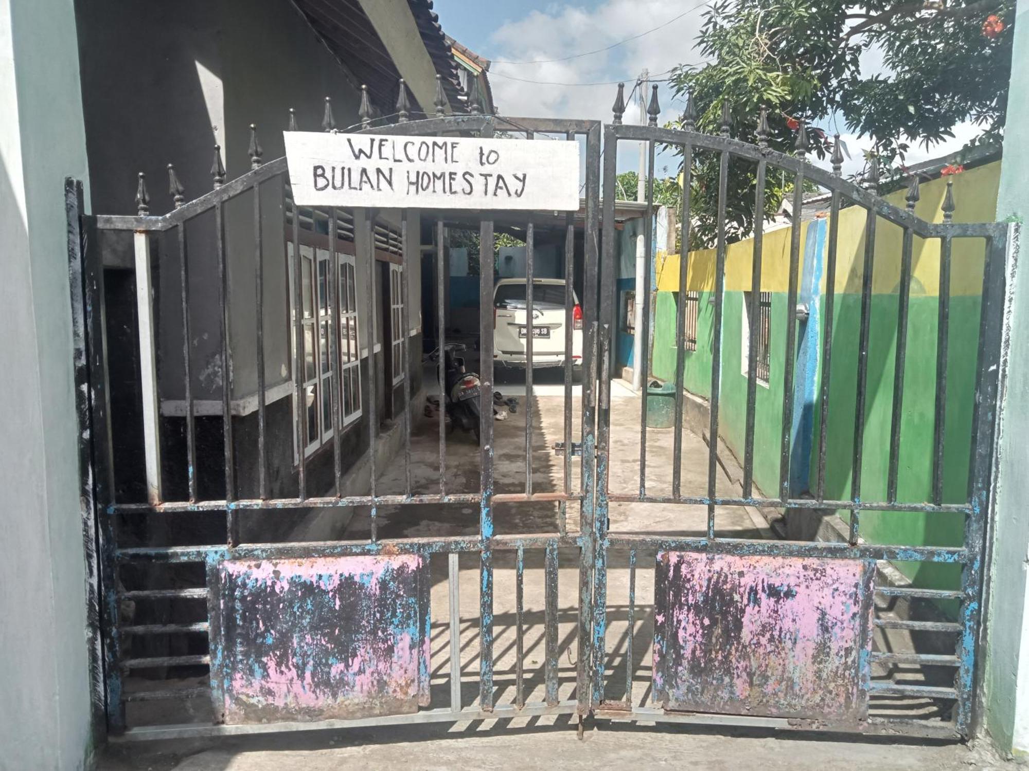 Bulan Homestay Plambi Bagian luar foto